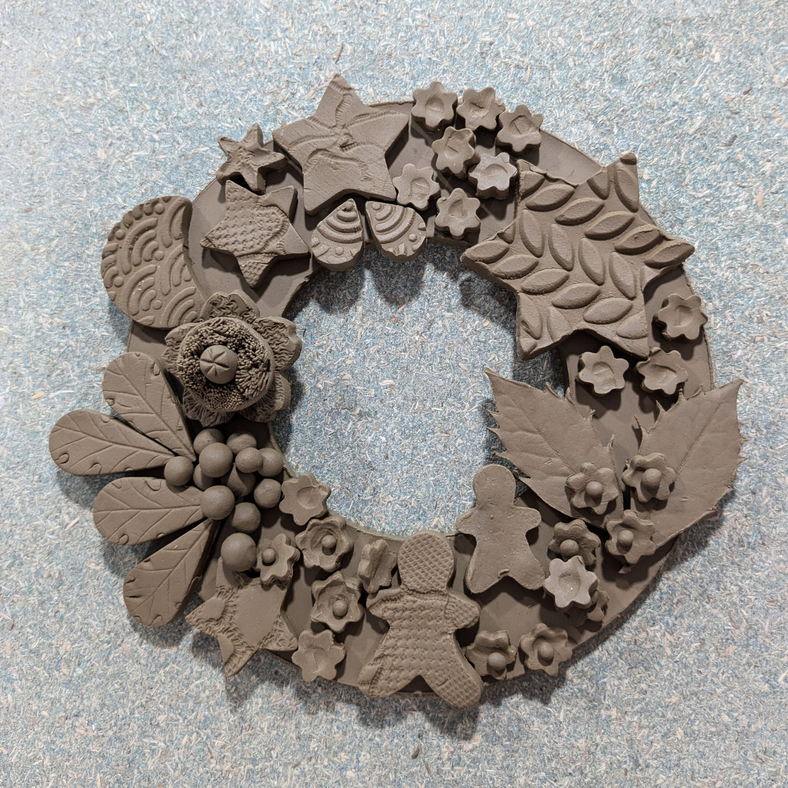 couronne de fleurs Couronne de fleurs et couronne de Noël avant cuisson