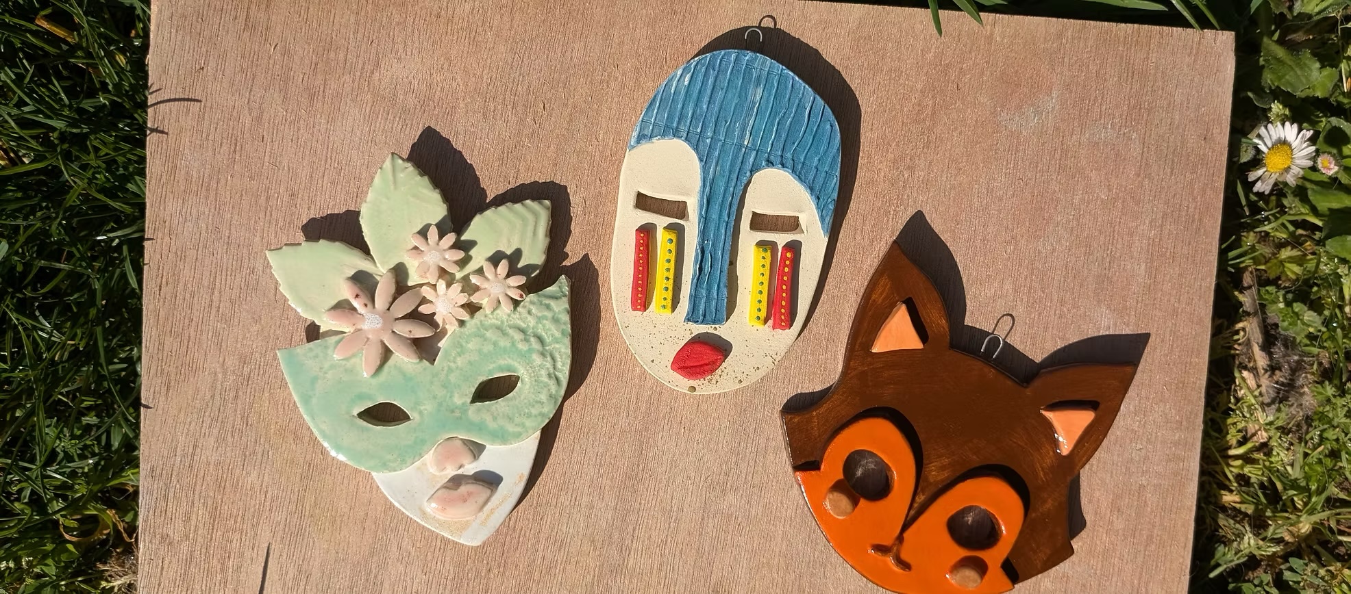 Stage poterie enfant sur le thème du masque à Poitiers en février 2026